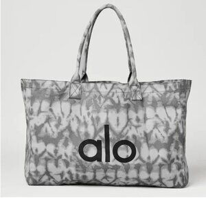 ALO Yoga Gray Pattern Tote Bag